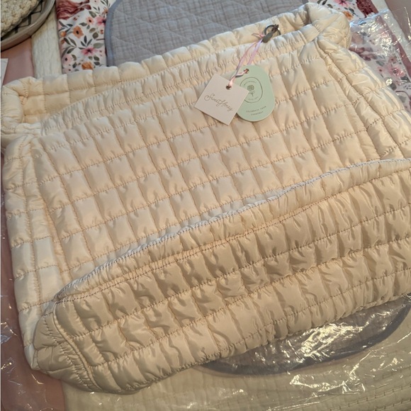 SweetHoney Puffer Tote Cream - Picture 2 of 5